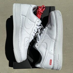 NIKE AIR FORCE 1 SUPREME WHITE SIZE 9